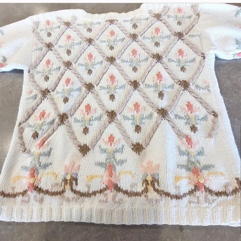 VINTAGE JENNIFER REED Hand Knitted -Embroidered-Floral Sweater -EUC-SZ S 🌸-😍 - Picture 13 of 16